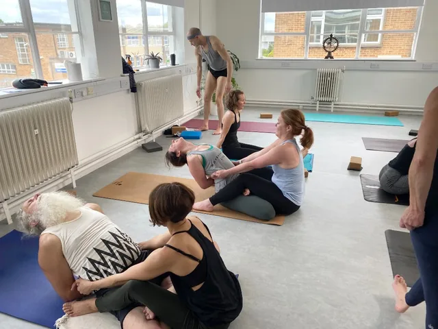Assisted practice during 200-hour Foundation Training with Raili Maripuu and Katia Major at Thames Wellness Academy